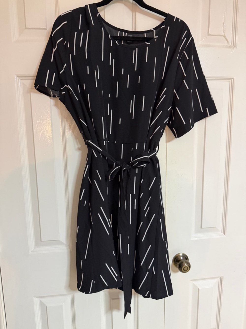 SHEIN Black Mini Dress with White Dash Print and Tie Waist